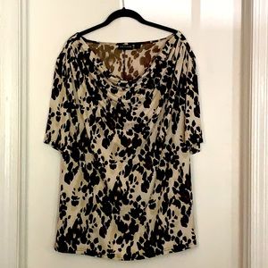 Ladies short sleeve top with drape neck style